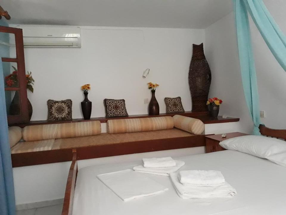 Violetta Studios & Apartments Милина Екстериор снимка