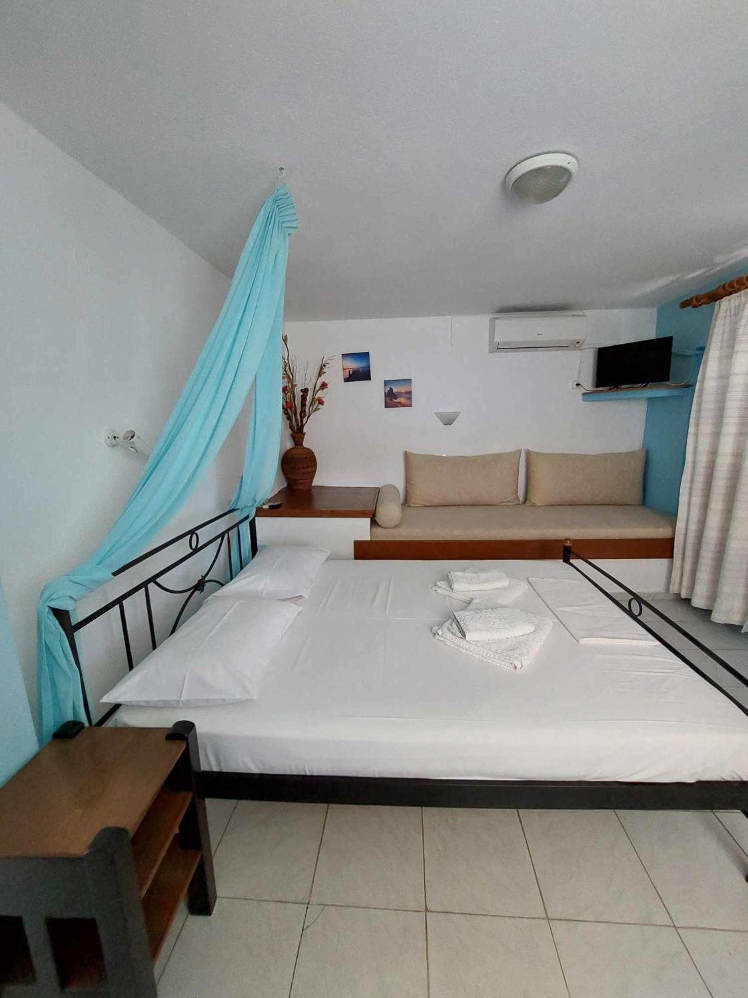 Violetta Studios & Apartments Милина Екстериор снимка