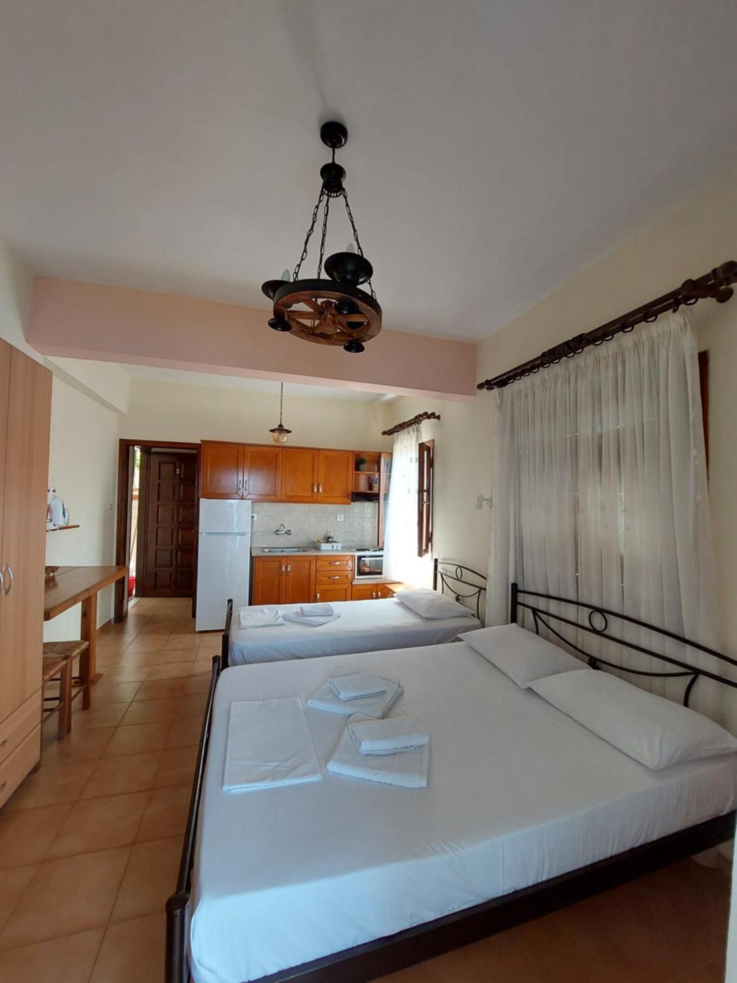 Violetta Studios & Apartments Милина Екстериор снимка