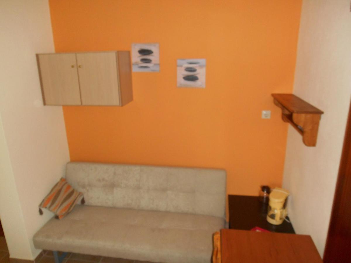 Violetta Studios & Apartments Милина Екстериор снимка